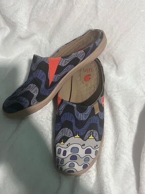 UIN Men’s La Pedrera Canvas Graphic Slip-On Shoes